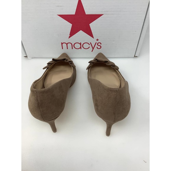 Journee Ruffle Faux Suede Pointed‎ Toe Pumps in Size 8 - Picture 4 of 7